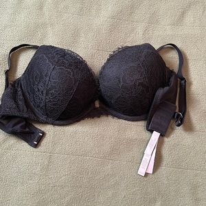 Victoria’s Secret dream angels push up